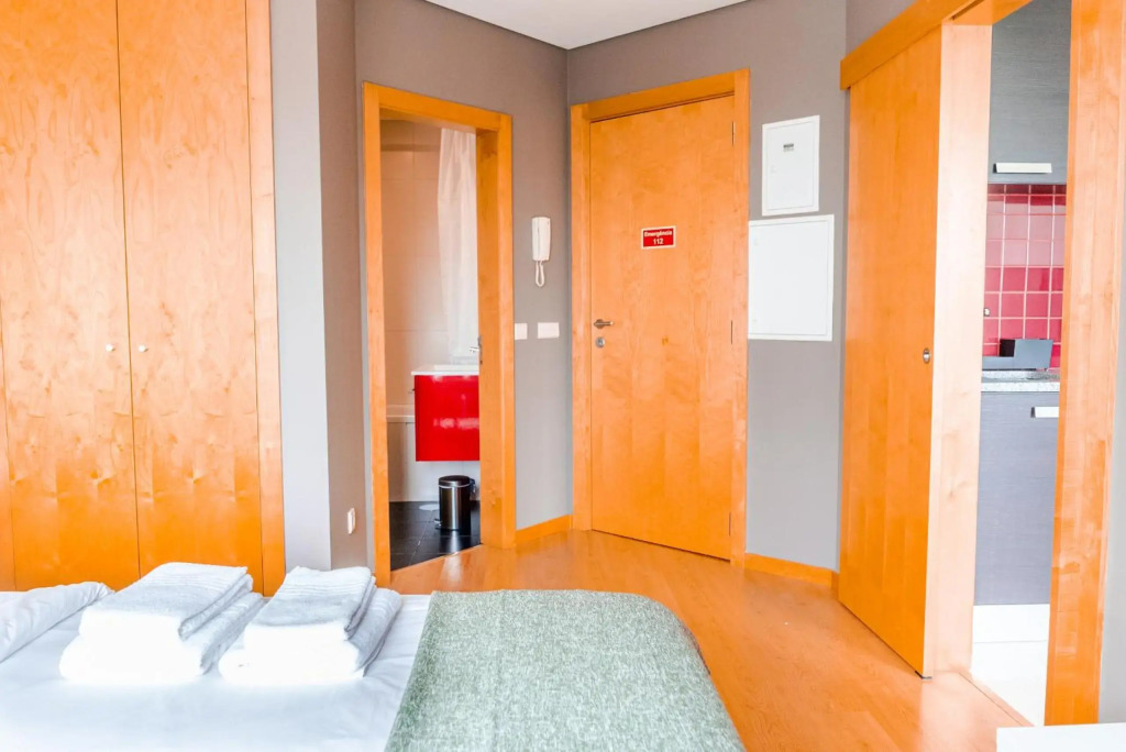 Sunny Studio in the heart of Lapa - 5min walk to Metro!