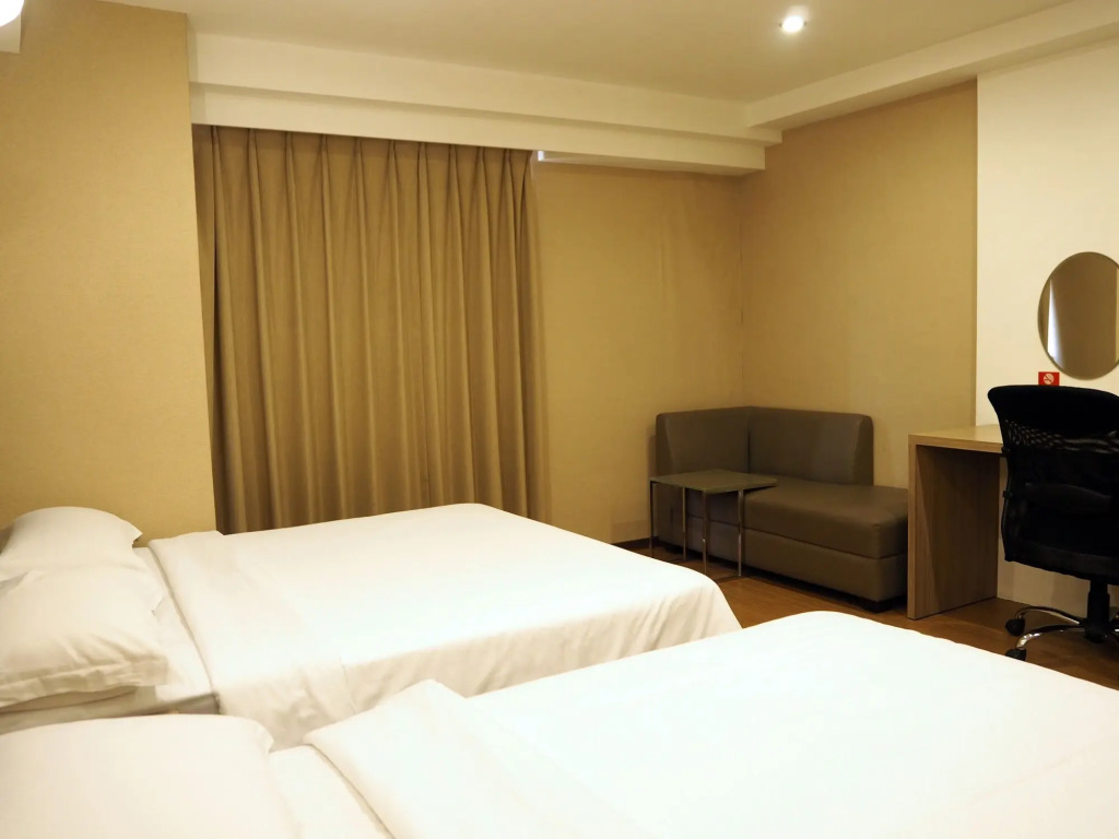 The Riverside Hotel International