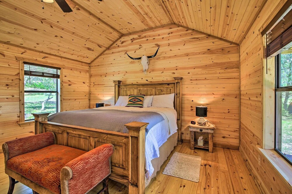 Rustic-chic Country Cabin - 10 Mi to Main Street!
