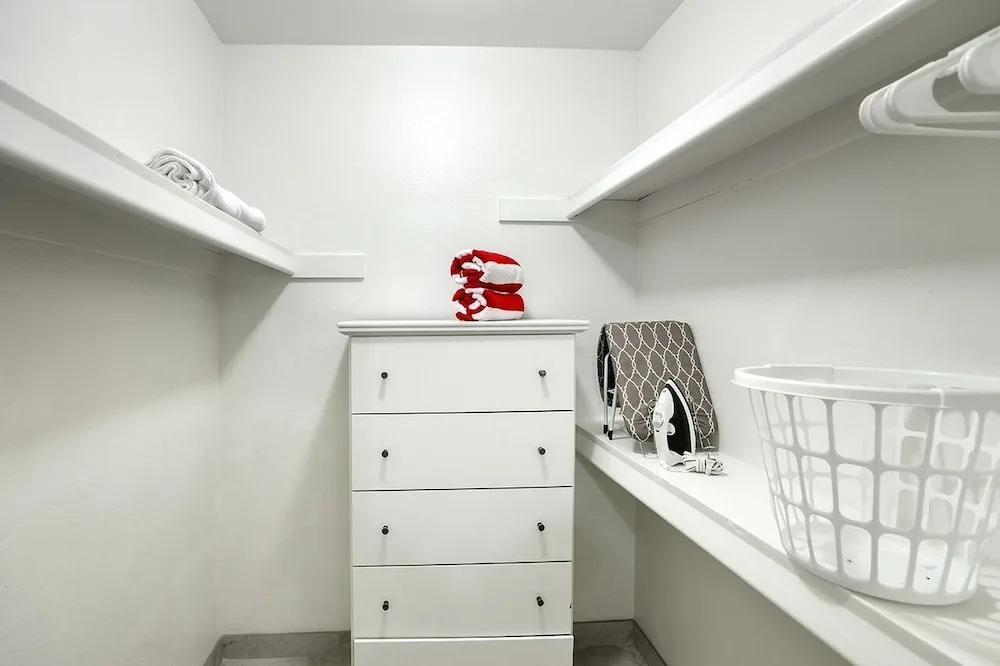 102 -Fully Furnished 1BR Suite-Prime Location! by RedAwning