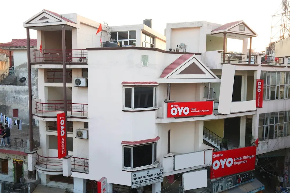 OYO 10239 Holiday INN Paradise