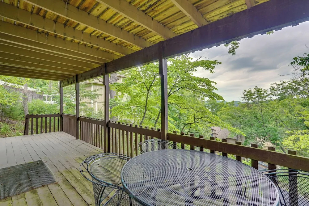 Group Friendly! Lake-view Margaritaville Retreat