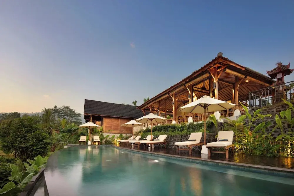 Devani Resort Sidemen