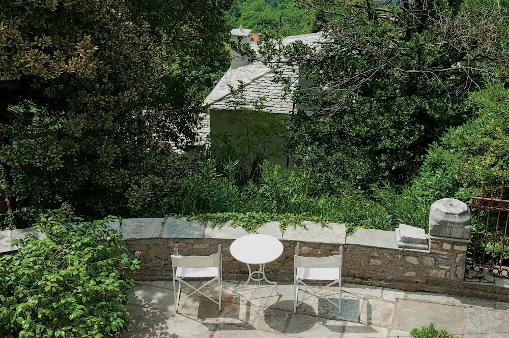 The Fountainhead Historic Chalet by JJ