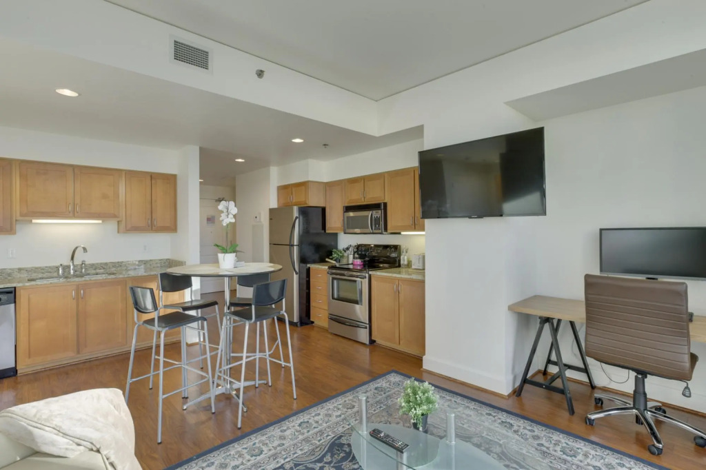 Fully furnished 1BR Apartment - Downtown Location