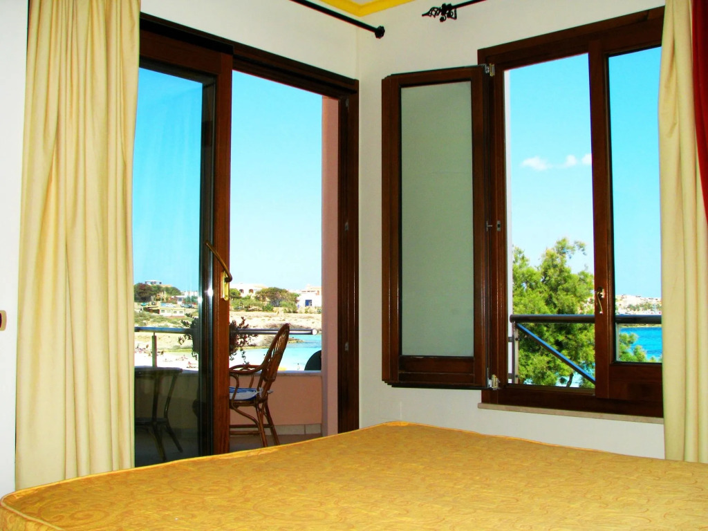 Hotel Il Faro Della Guitgia Tommasino