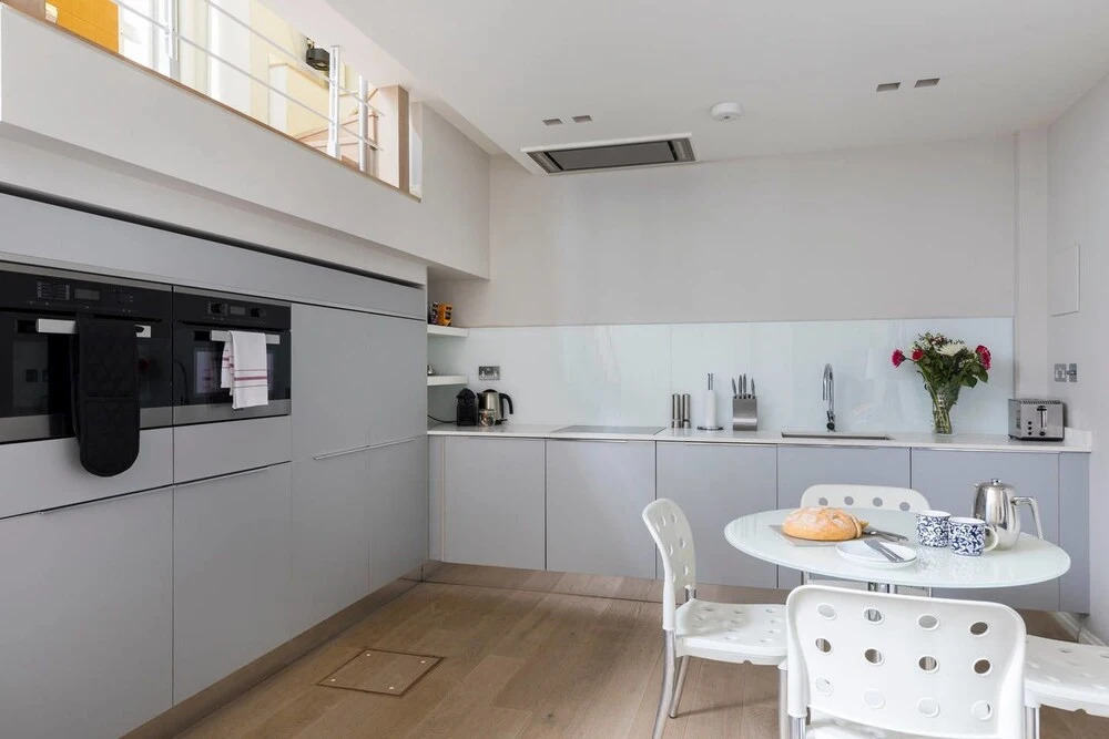 Central and Modern Split Level 2BR Covent Garden Apt