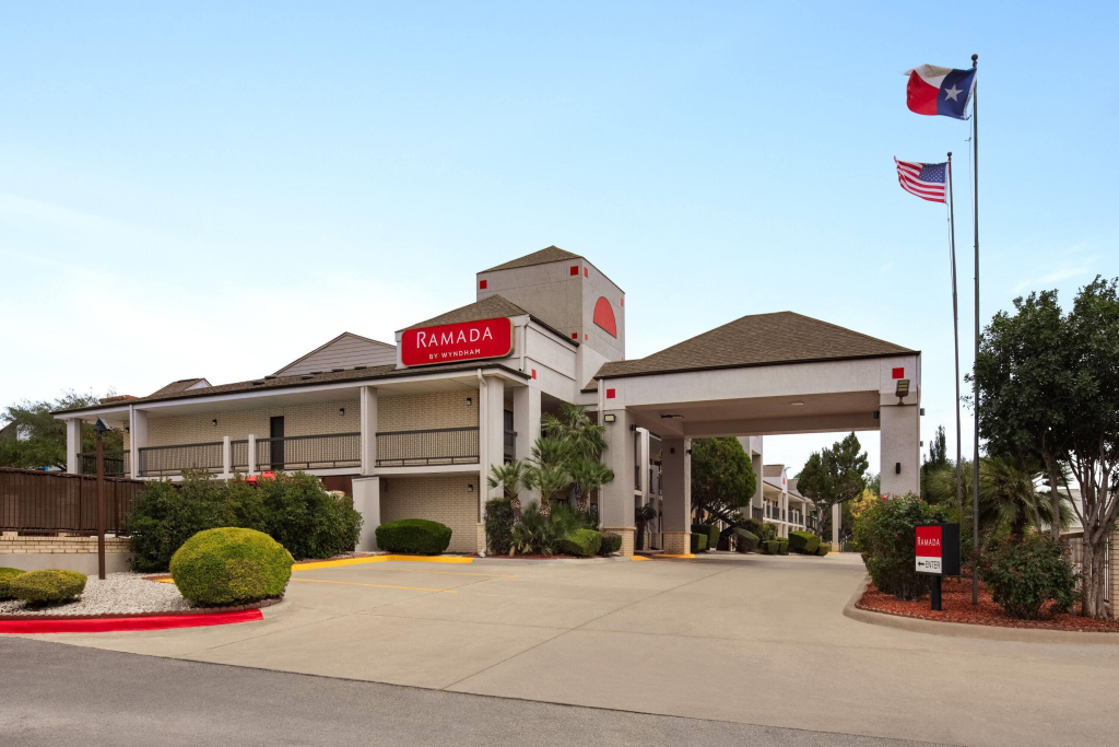 Ramada by Wyndham San Antonio Near SeaWorld - Lackland AFB