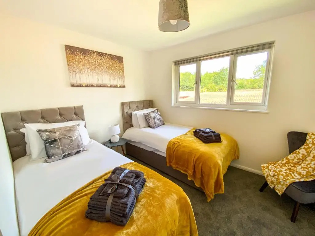 Contractor House - Free Parking - Garden - CMK by Comfy Workers