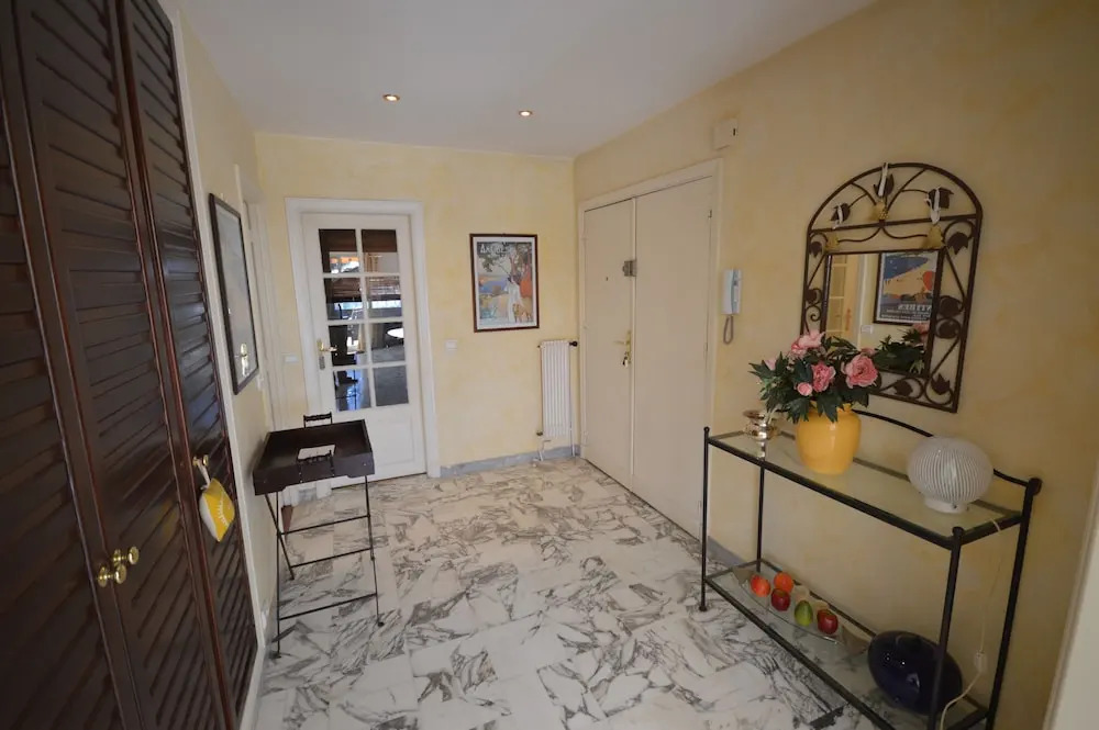 Parc Continental Cannes-Very elegant three bedroom apartment
