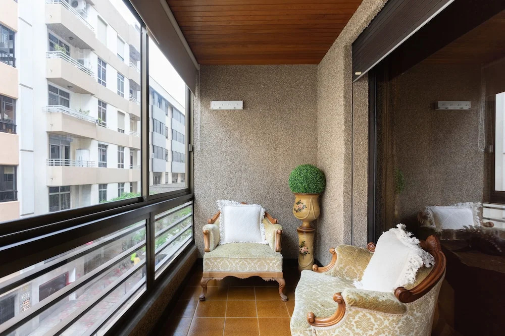 HomeLike Spacious Classic Design