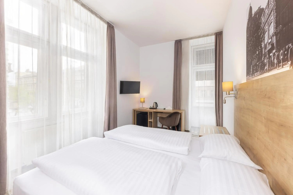 City Hotel Ring
