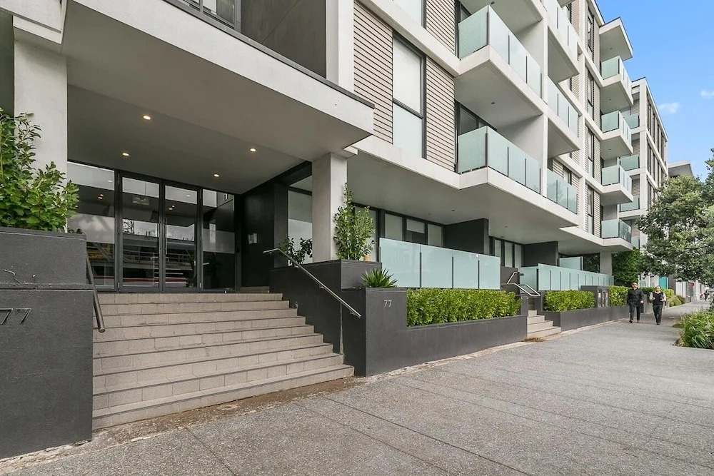 Zodiaks 2 Bedroom Apartment Pool Gym Parking