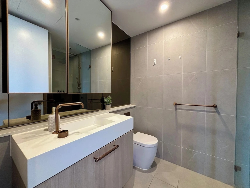 SkyGarden Luxury Condo The Glen by Live Local