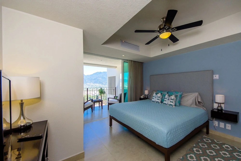 Stunning Upgraded Condo All Oceanfront