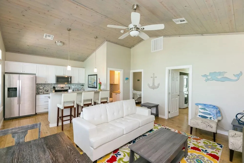 1912 Eskridge House Unit A - 2 Br home by RedAwning