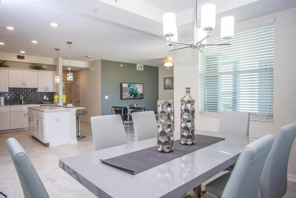 Luxurious 2 Bedroom Apartment Close to Disney 303