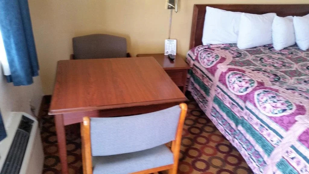 Colonial Inn