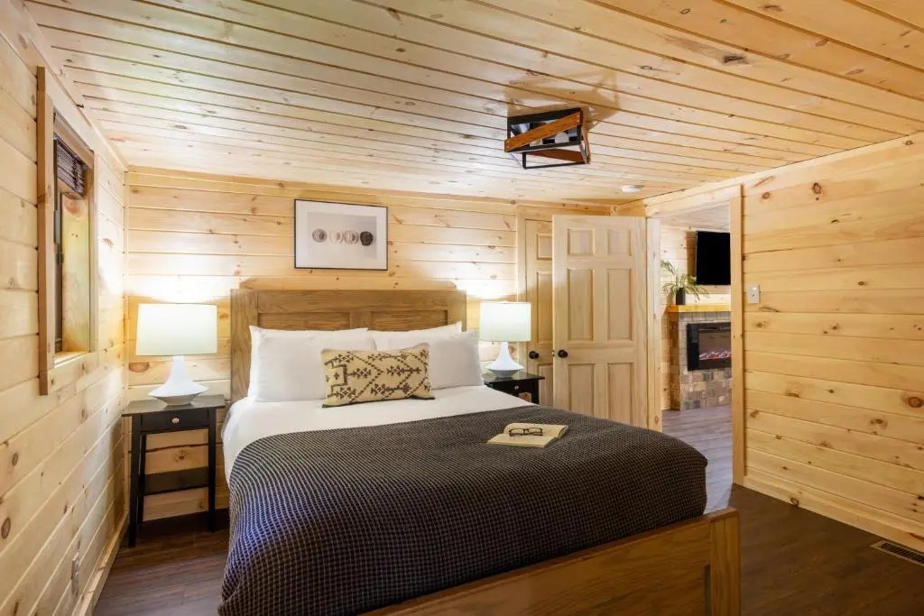 Carter Creek by Avantstay Secluded Yard w/ Creek + Suite