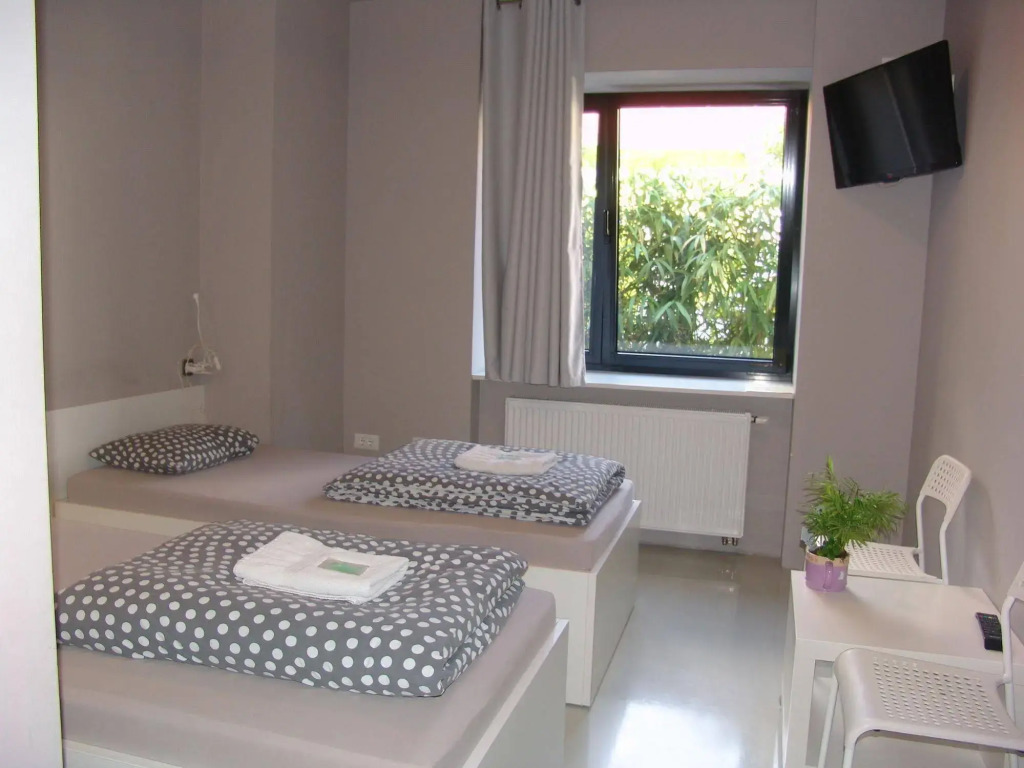 Hostel 63