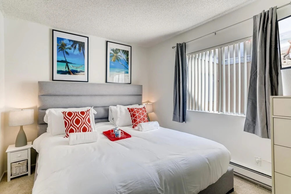 Escape At The Beach - Near Ritz Carlton - Private Entrance - 2BR - Fast WIFI - Free Parking! (MB2)