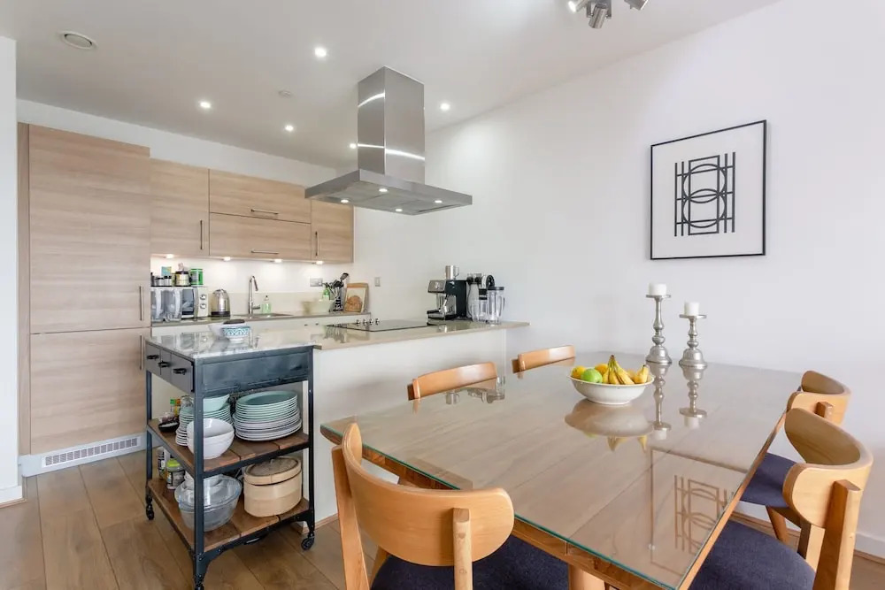Modern 2 Bedroom Apartment With Panoramic Views