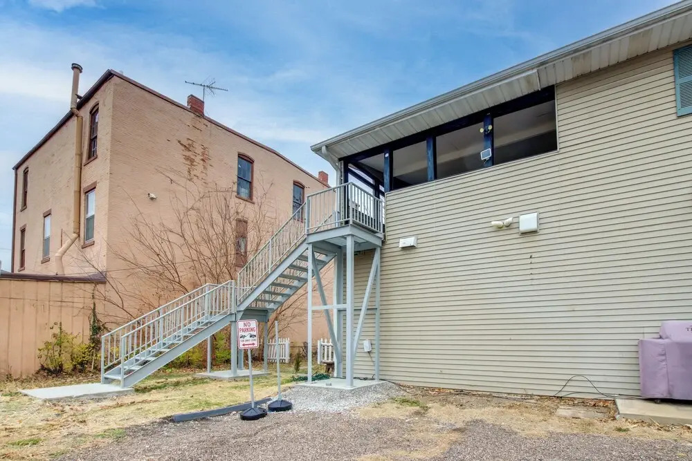 Walk to Nauvoo Temple: Remodeled Family Apartment