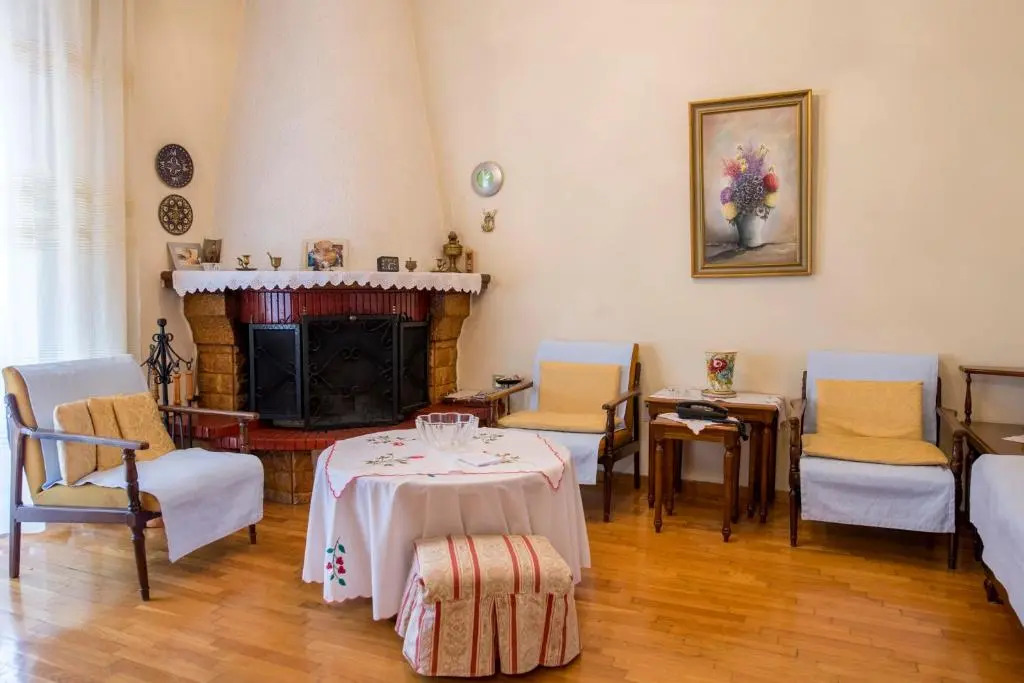 Apartment Βυρωνος