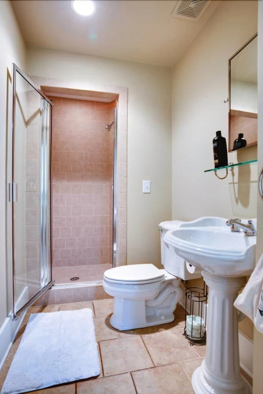 Bold 3br/3.5ba 3-story Home in Vandy Area by Domio