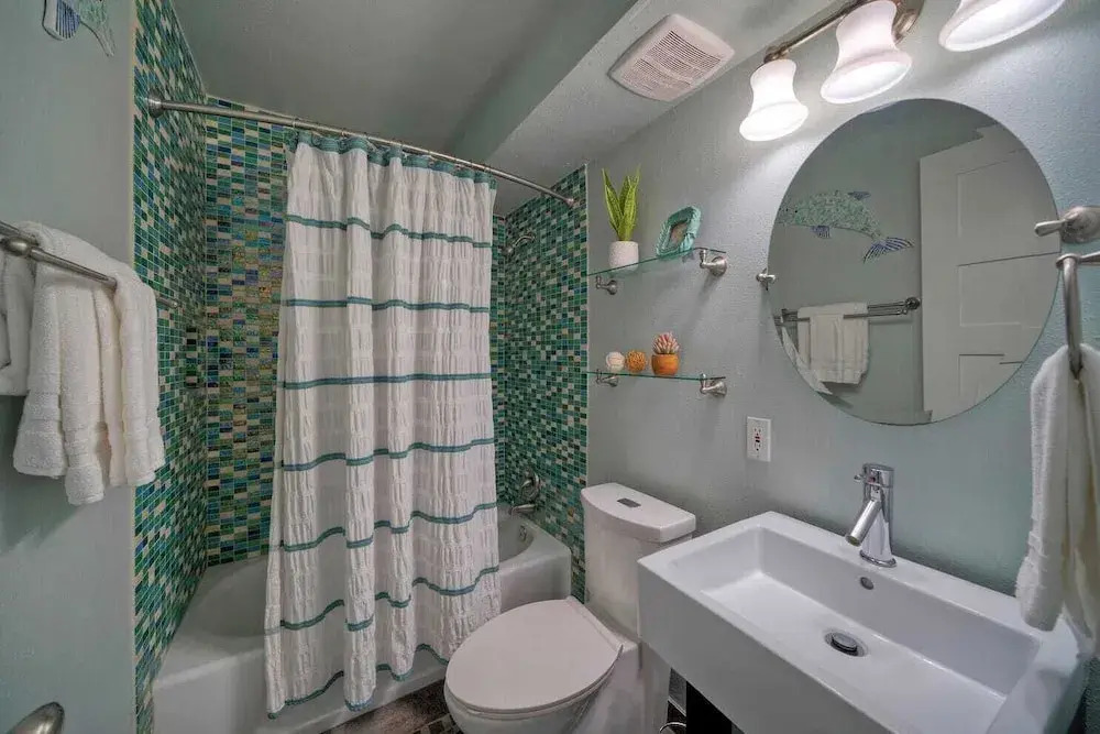 Sleeps 22 3 Condos in Beachfront Complex w/ Pool, Pickleball Island Retreat