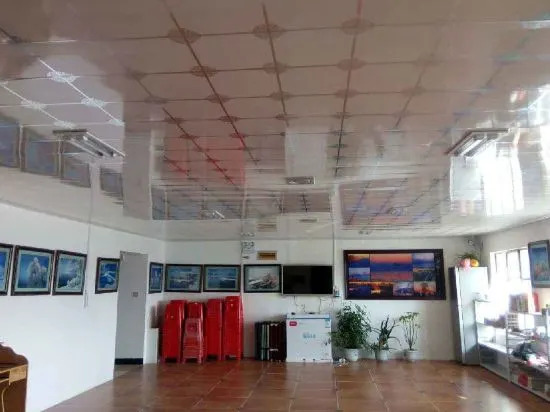 Jiangbian Renjia Sheying Jidi Inn