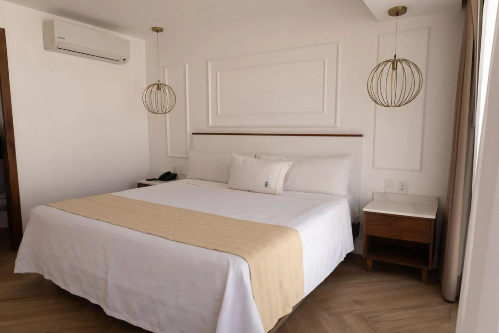 Six Hotel Guadalajara Degollado