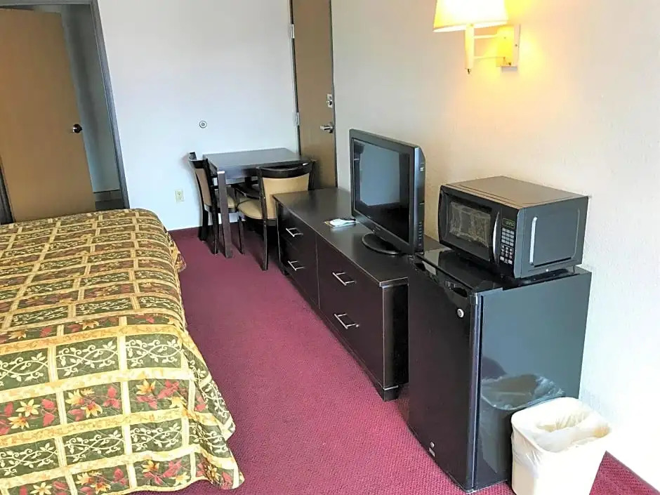 American Inn & Suites