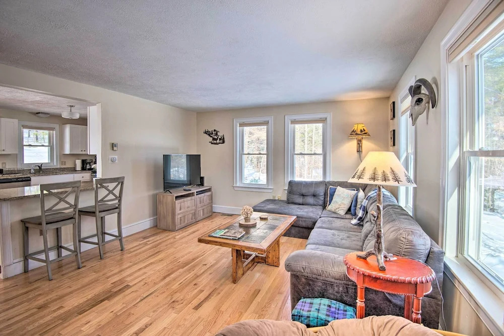 Gilford Home w/ Forest View, by Lake Winnepesaukee