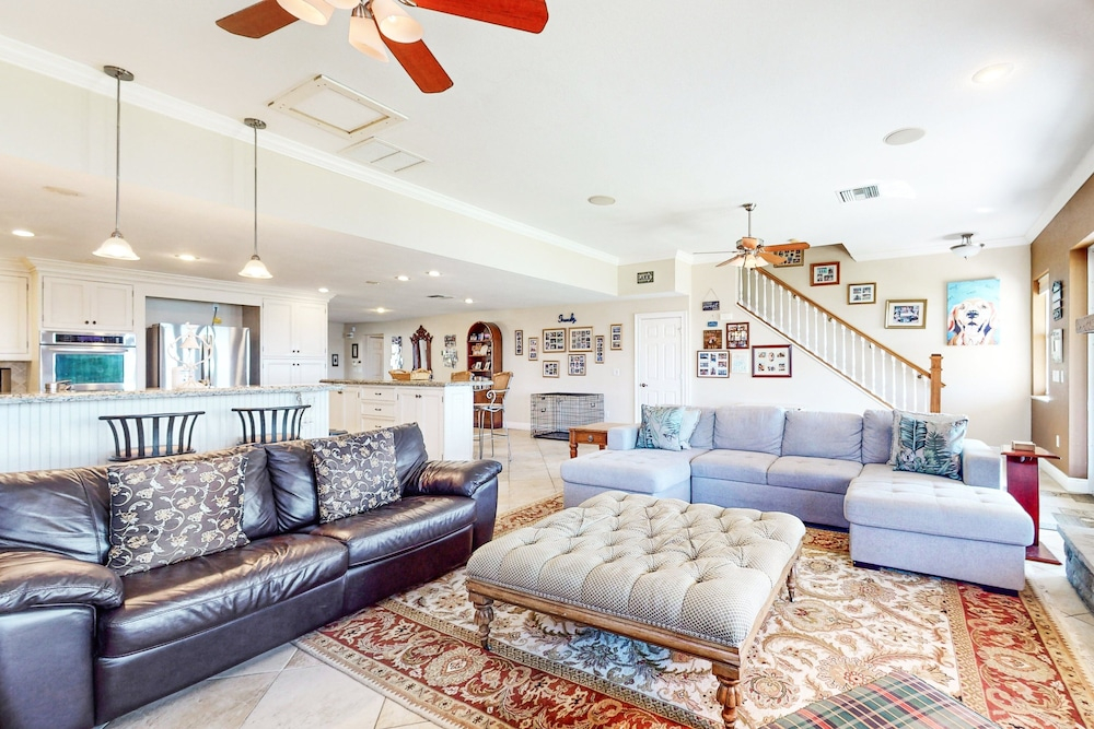 Dog-friendly Lakefront Home With Private Dock & Beach - Snowbirds Welcome