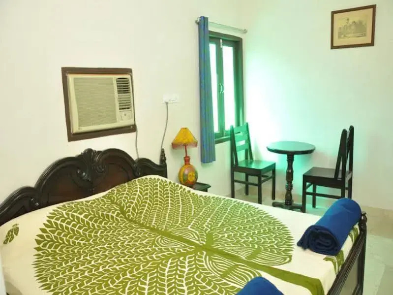 Lake Paradise Hotel