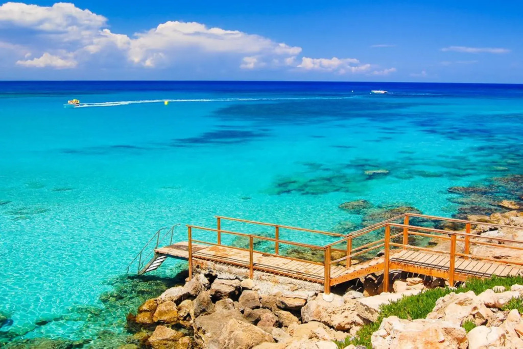 Villa Adonis Large Private Pool Walk to Beach