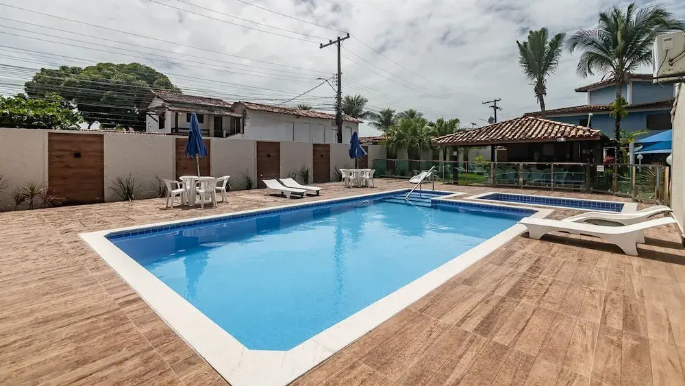 Casa com Piscina a 300m da Praia de Taperapu