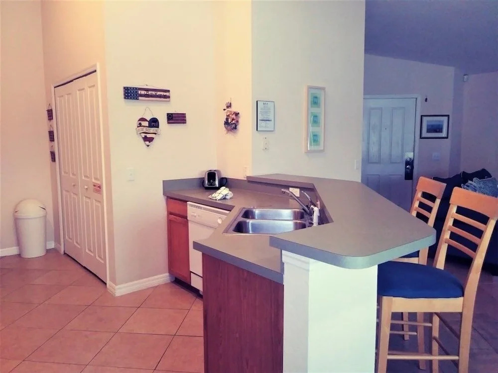 Executive 4 Bed/3 Bath/private Pool Near Disney 4 Bedroom Home
