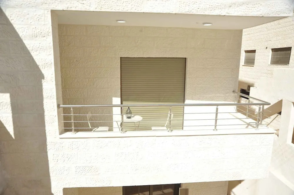 Amazing one Bedroom Apartment in Amman, Elwebdah 4
