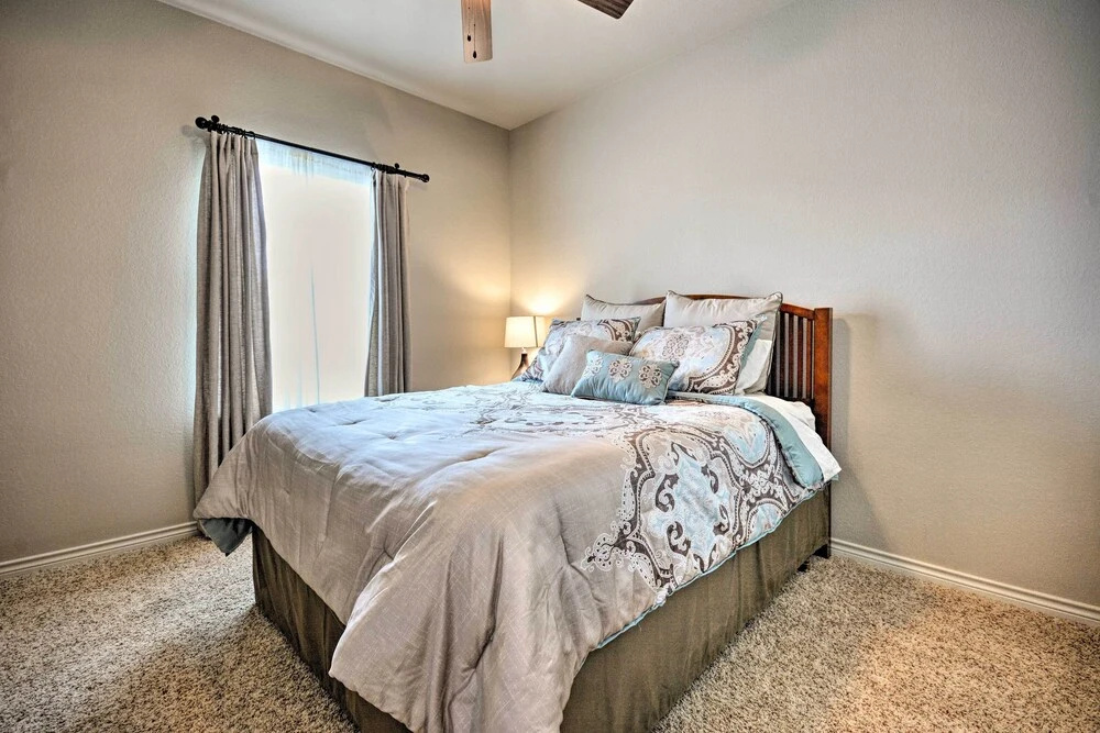 College Station Townhouse w/ Private Patio
