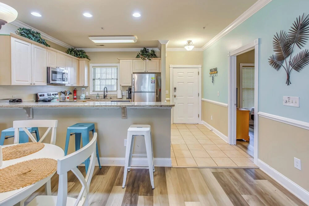 Screened-in Patio: Myrtle Beach Golf Condo