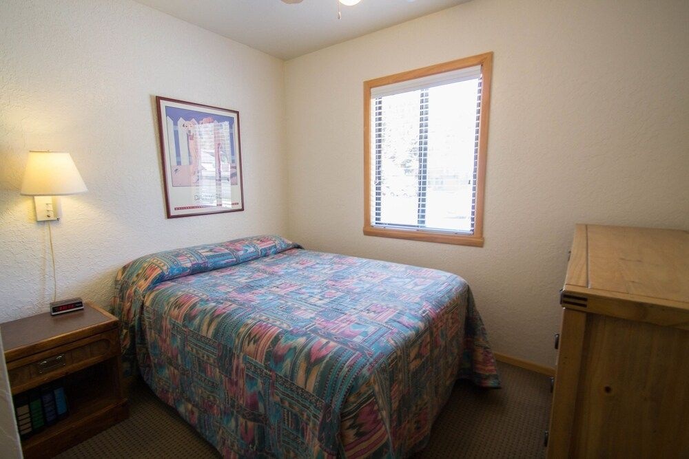 Thunderbird Lodge
