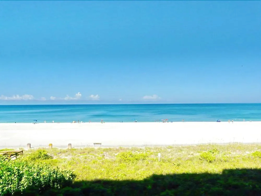 Unique Beachfront Condo With Panoramic Beach View