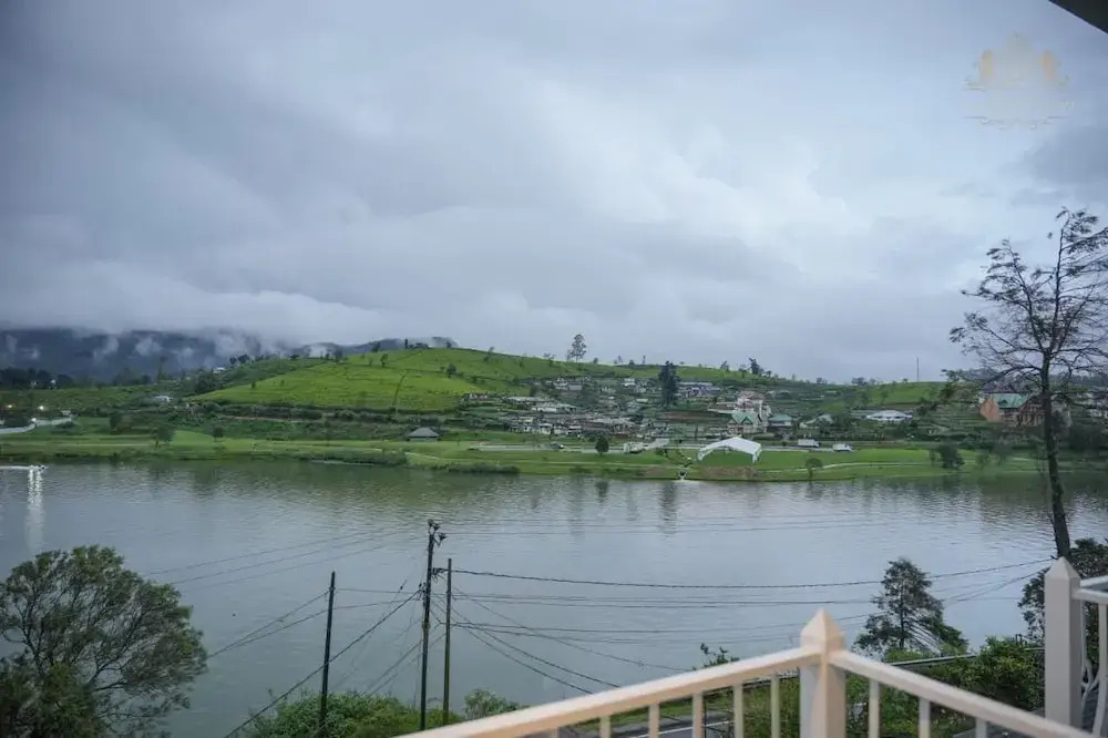 King Castle Lake Front By Laksam