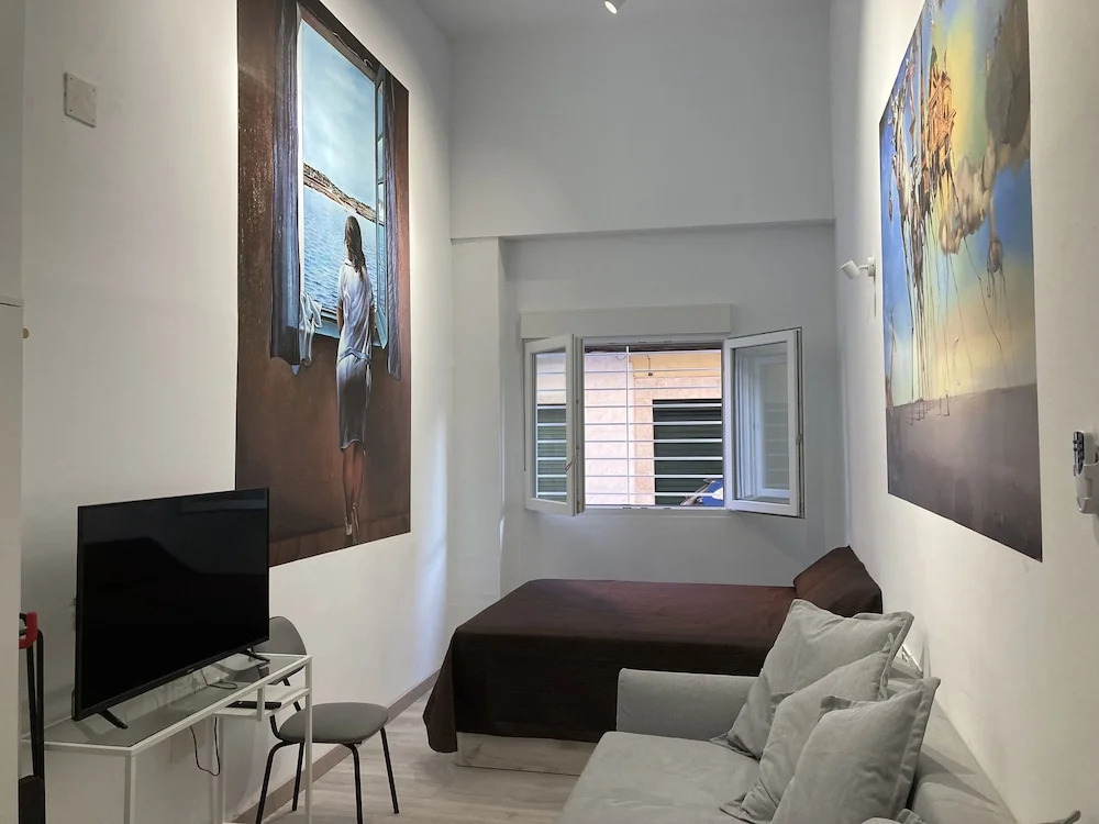 Golondrinas de Malaga "Apartamentos con mucho Arte" y terraza solarium en coliving