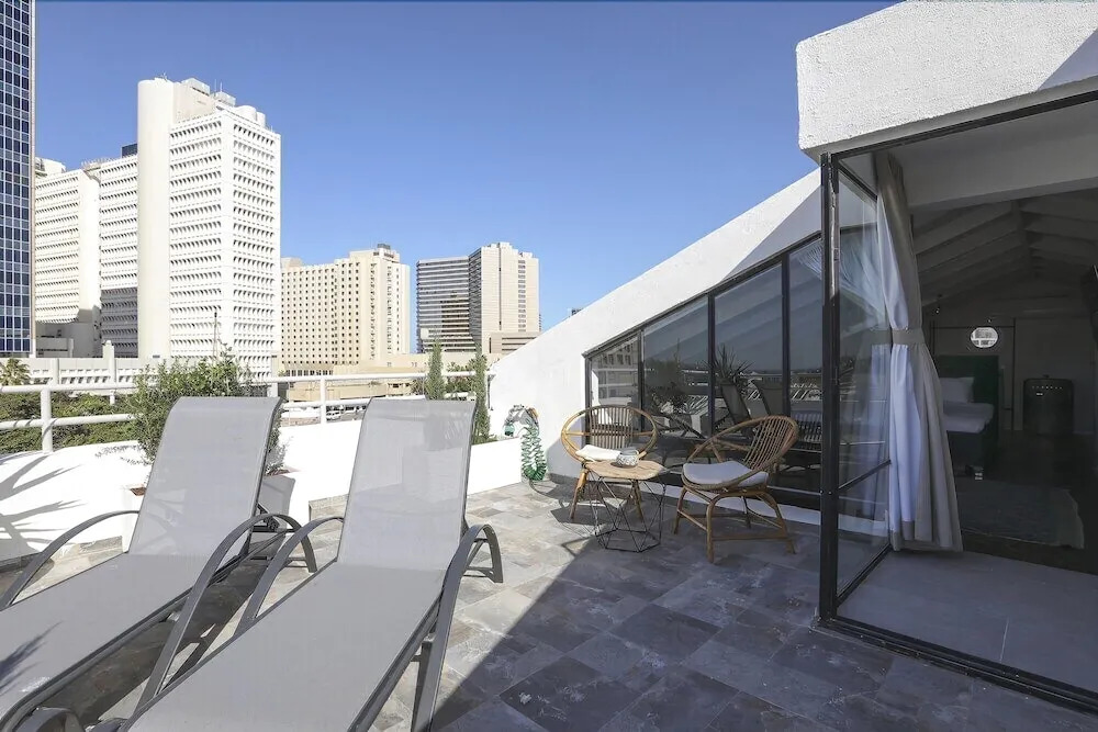 Casa Archie Luxury Suites