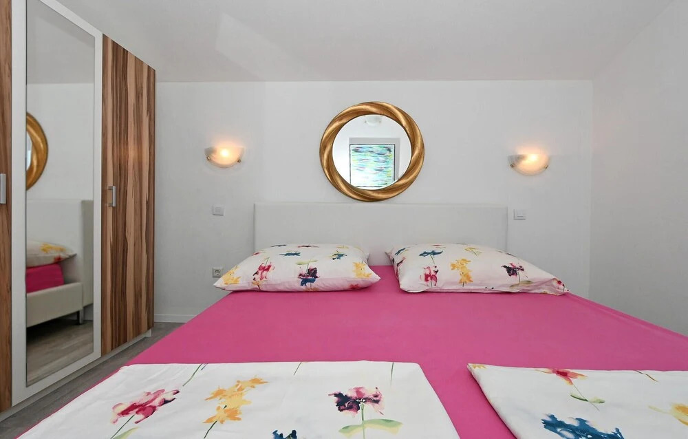 Awesome Apartment in Okrug Gornji With Wifi and 1 Bedrooms