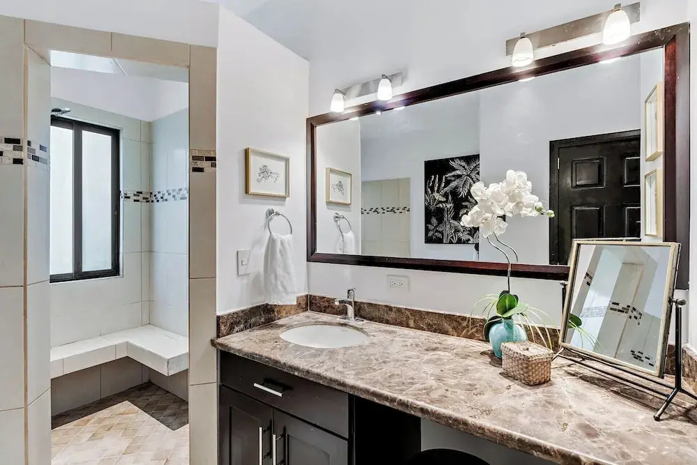 Stylish Home with Chic Decor, Luxury Amenities & Tropical Outdoor Oasis with Sparkling Private Pool