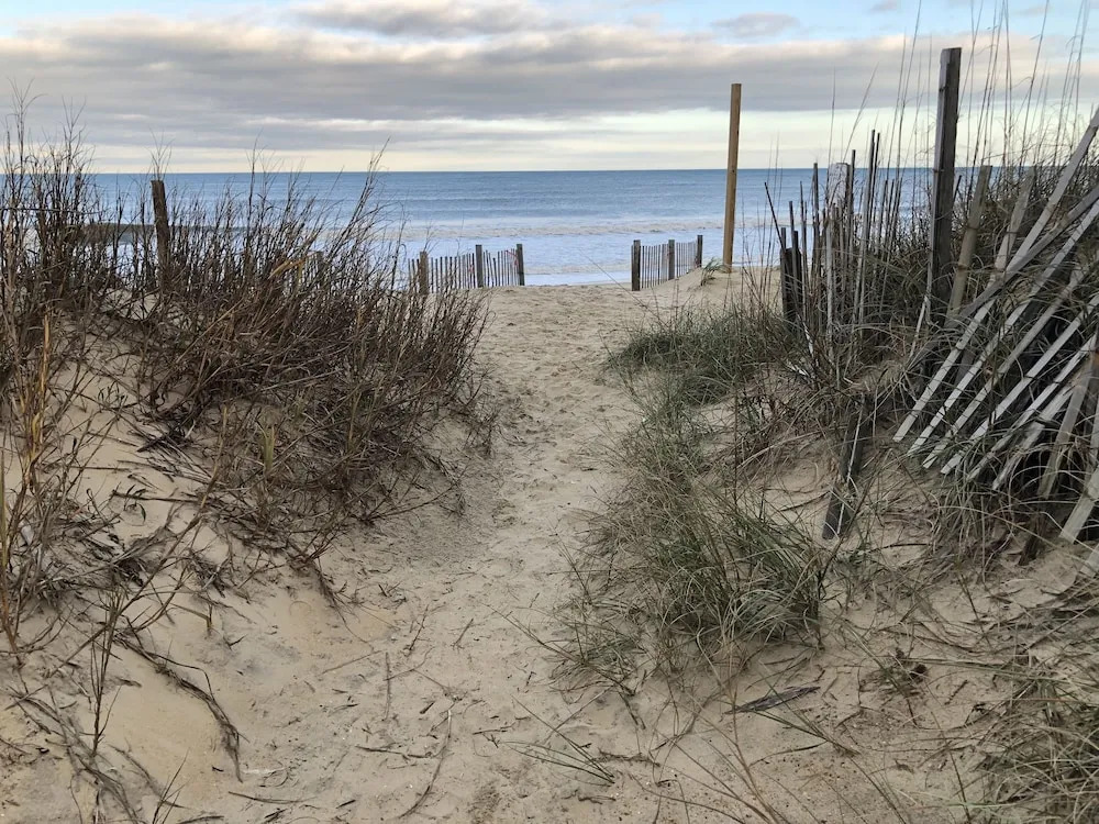 Blackbeard's Retreat - Historic And Pet Friendly 3 Bedroom Cottage by RedAwning